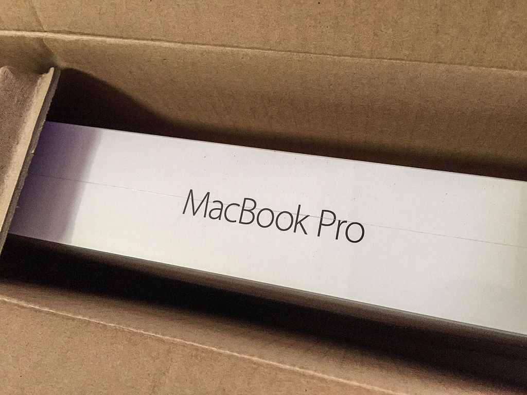 lansare apple macbook pro 2016